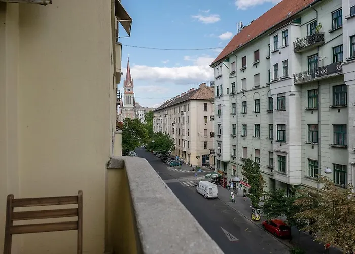 Riverside Balcony With View To Danube Budapeşte