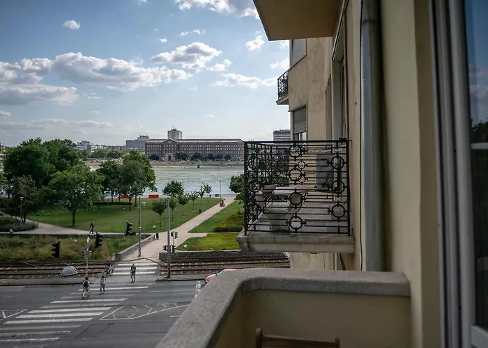 Riverside Balcony With View To Danube Budapeşte