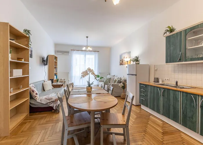 Riverside Balcony With View To Danube Daire Budapeşte