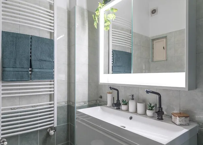 Riverside Balcony With View To Danube Daire *