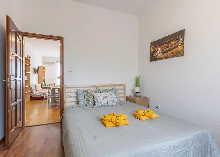 Apartment Riverside Balcony With View To Danube Budapest