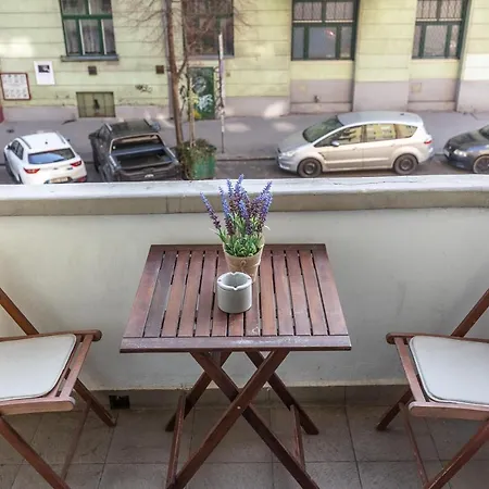 Riverside Balcony With View To Danube *