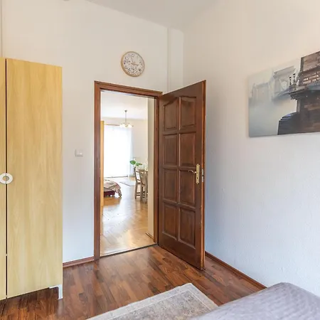 Riverside Balcony With View To Danube 布达佩斯