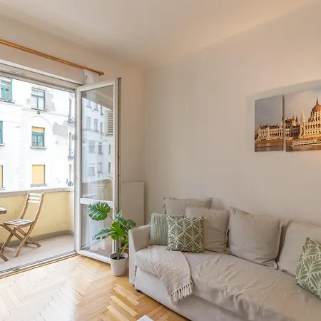 Lejlighed Riverside Balcony With View To Danube Budapest