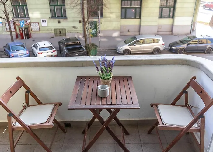 Riverside Balcony With View To Danube *